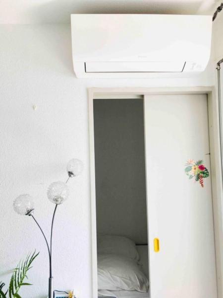 studio 25m2 climatisé - wifi gratuit - situé 150 metres mer - parking - avec balcon La Grande-Motte Exterior foto